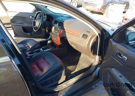 2011 Ford Fusion Sport z USA, uszkodzony, nr VIN 3FAHP0KC2BR201008